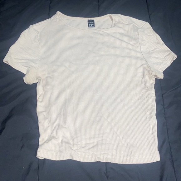 Gray and Cream Short Sleeve Tops - Picture 3 of 5